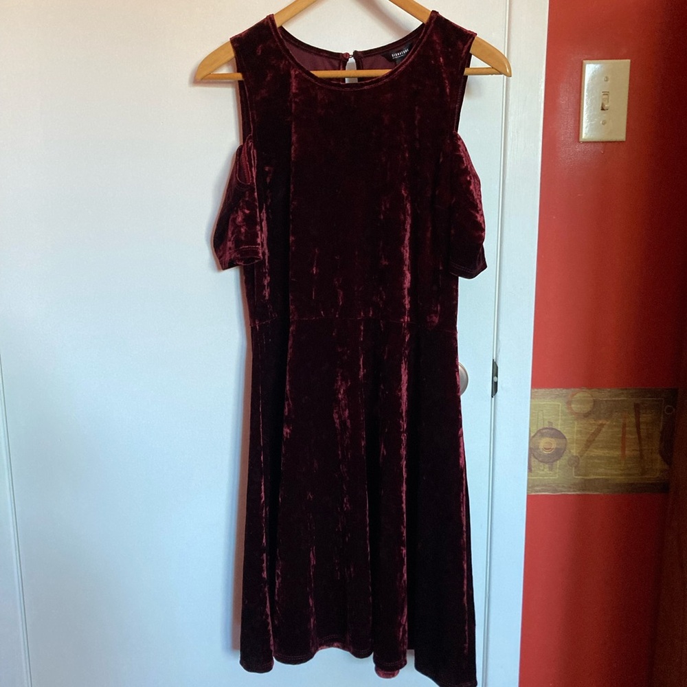 Reitmans Velvet Midi Dress in Deep Burgundy